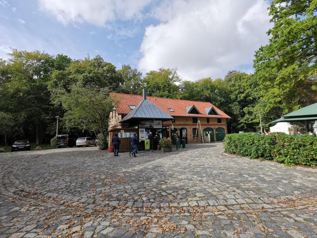 Hotel Schloesschen Sundische Wiese Цингст Екстер'єр фото