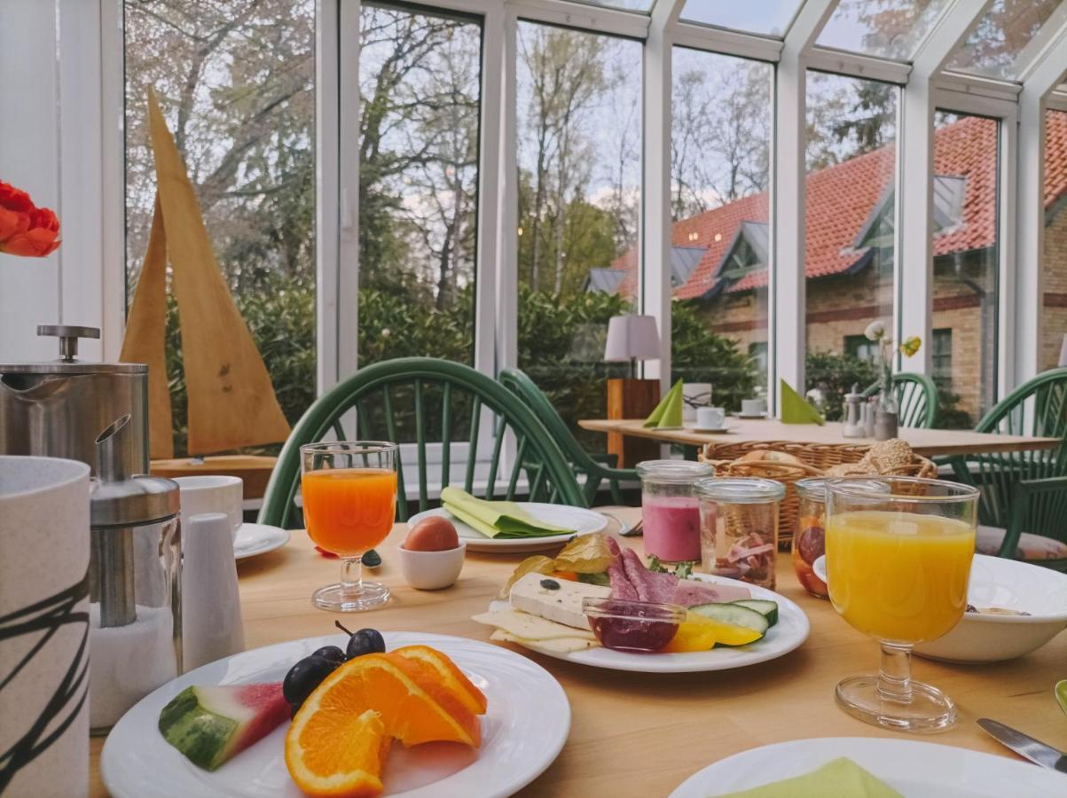 Hotel Schloesschen Sundische Wiese Цингст Екстер'єр фото