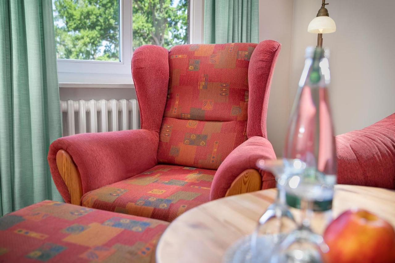 Hotel Schloesschen Sundische Wiese Цингст Екстер'єр фото