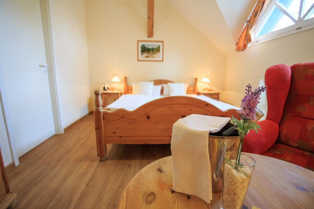 Hotel Schloesschen Sundische Wiese Цингст Екстер'єр фото