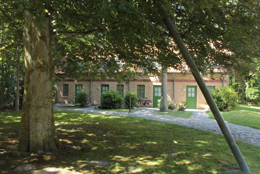 Hotel Schloesschen Sundische Wiese Цингст Екстер'єр фото